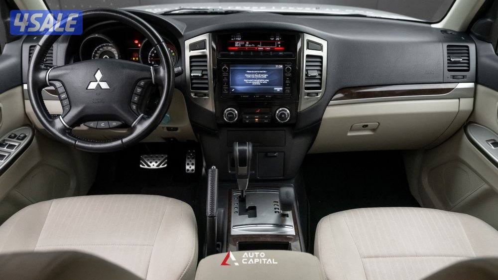 Mitsubishi Pajero GLS 3.5 L 4X4 Sunroof7