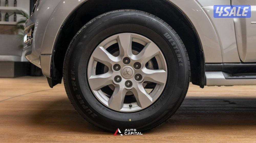 Mitsubishi Pajero GLS 3.5 L 4X4 Sunroof10