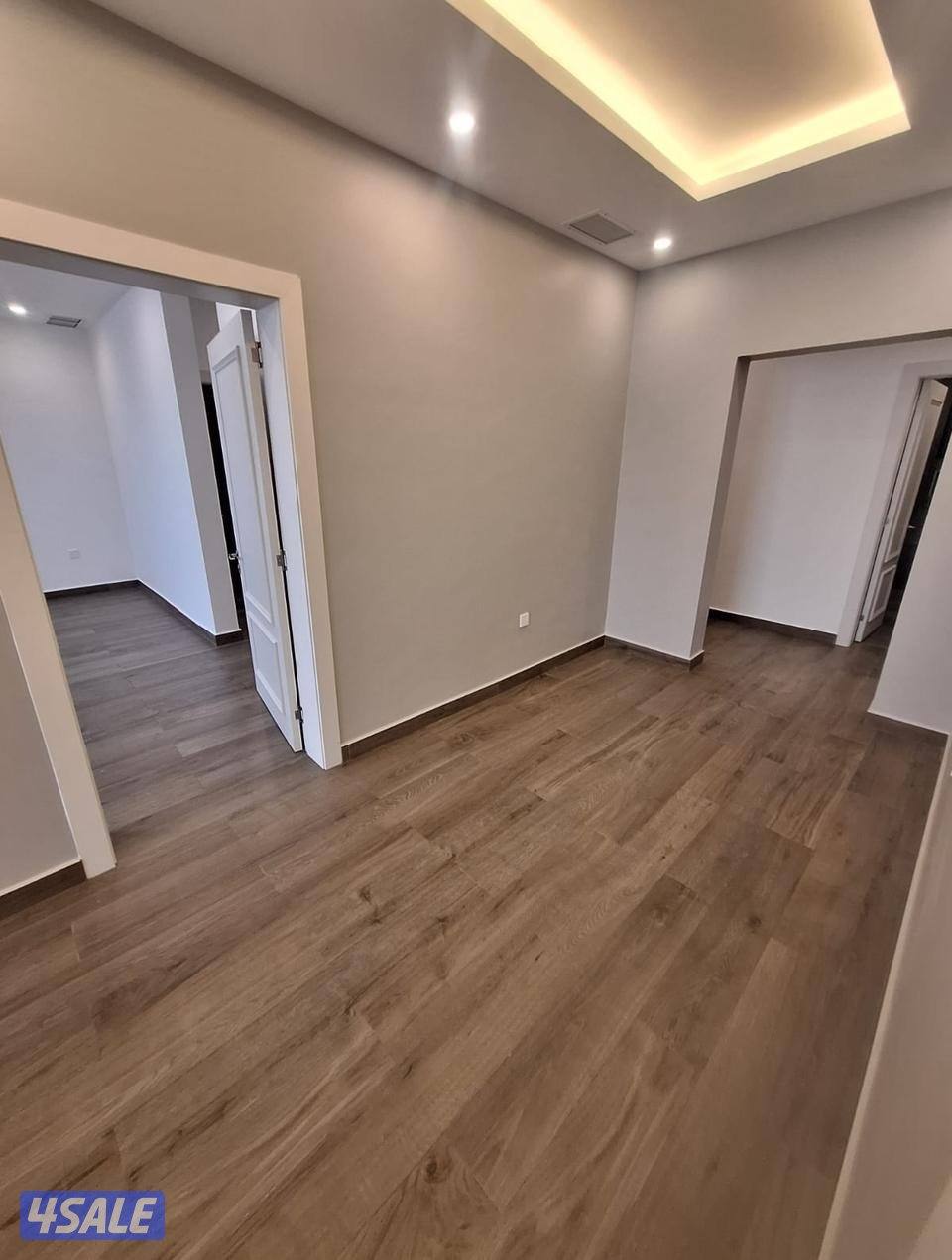 للايجار بيت دورين وربع بالمطلاع ان ٦4