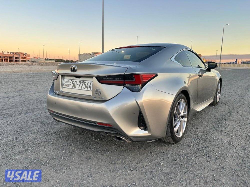 لكزس RC 300 موديل ٢٠١٩ بحالة الوكالة3