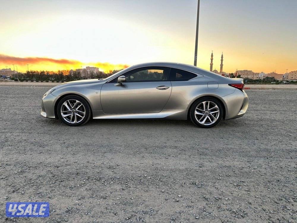 لكزس RC 300 موديل ٢٠١٩ بحالة الوكالة7