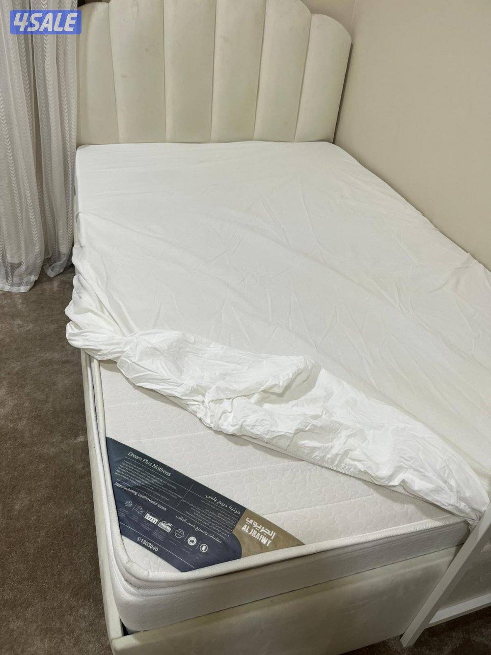 للبيع سرير طبي شبه جديد1