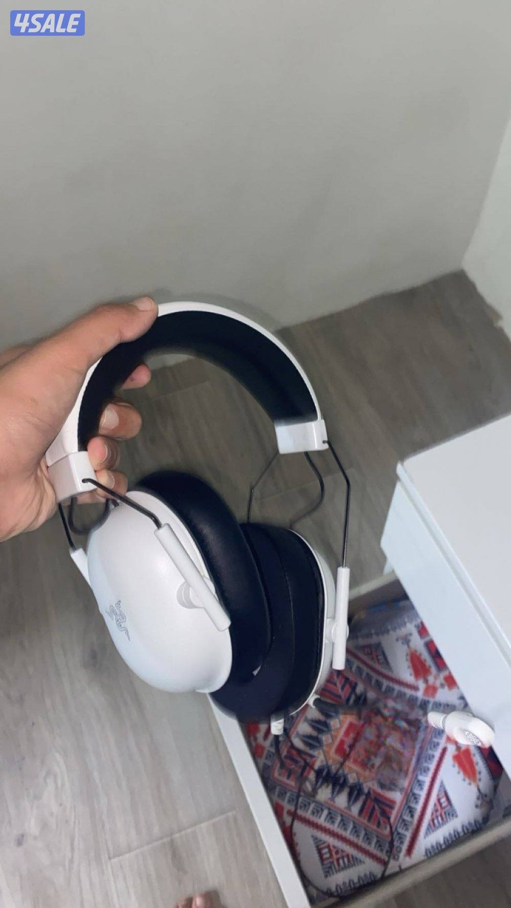 للبيع ماوس لوجتك وكيبورد وسماعة ريزر1