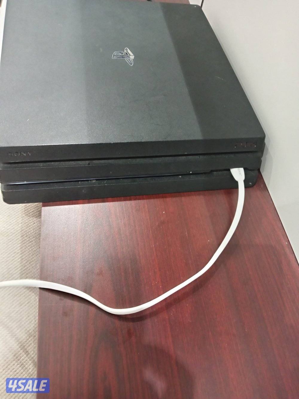 بلى ستيشن 4.. pro بحالة ممتازه1