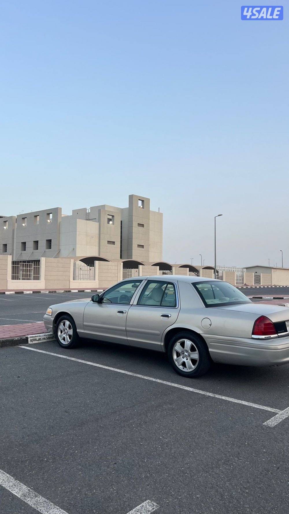 للبيع فورد كراون فكتوريا ٢٠٠٨0