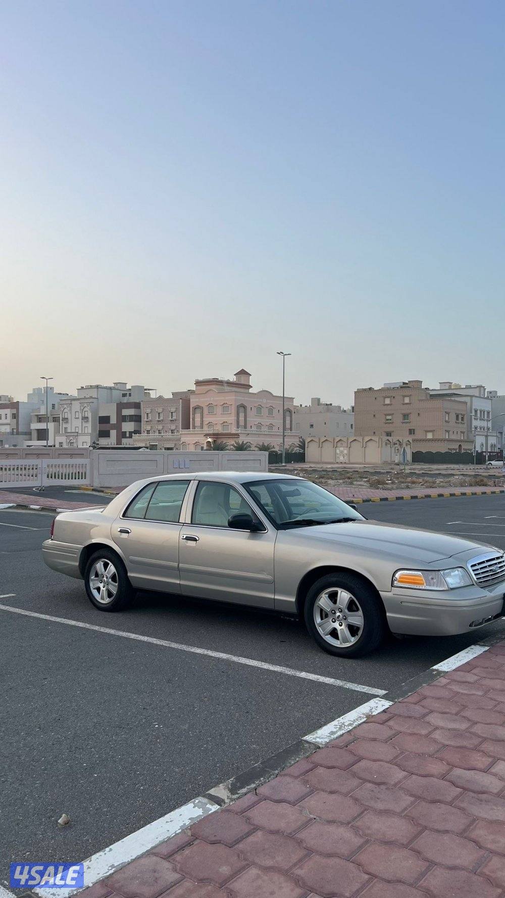 للبيع فورد كراون فكتوريا ٢٠٠٨3