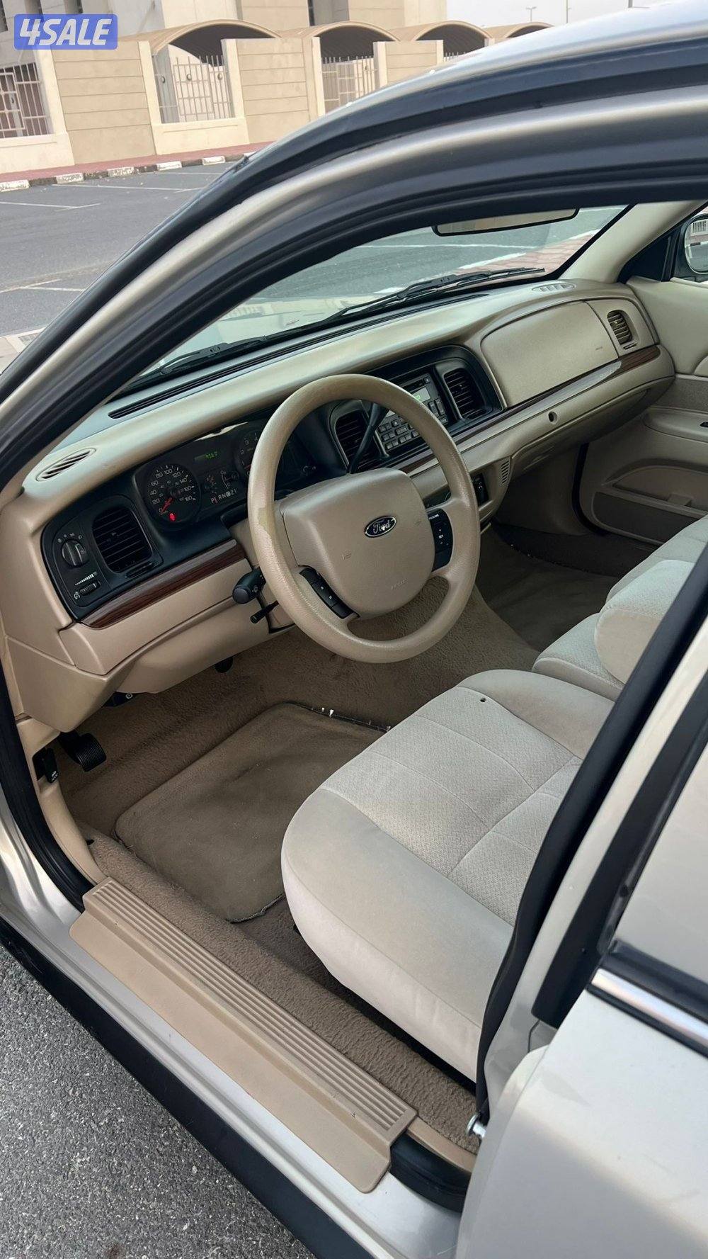 للبيع فورد كراون فكتوريا ٢٠٠٨4
