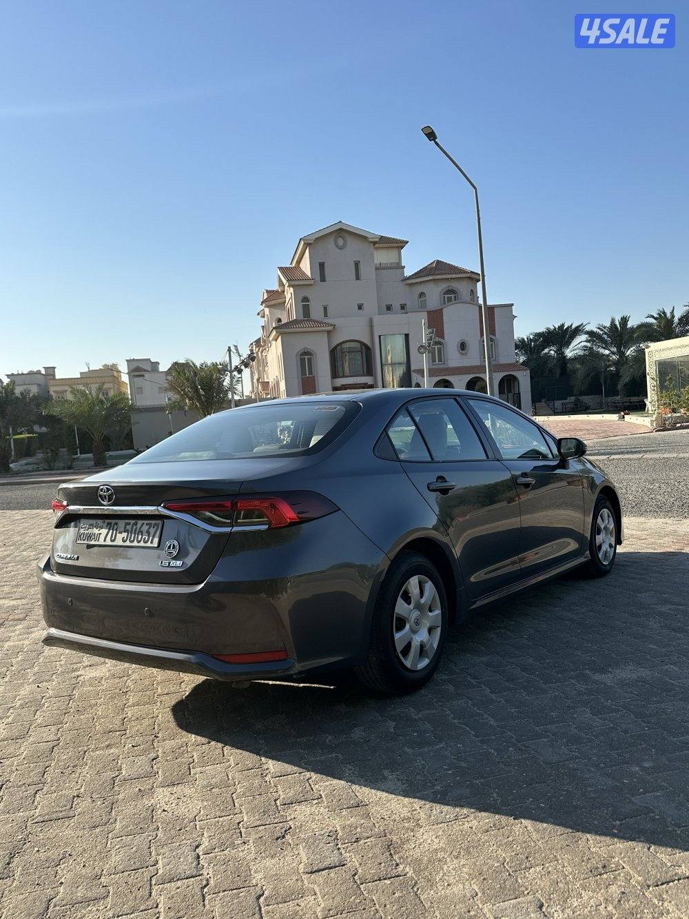 كورلا موديل2023 مكينه1.6 // شاشه_ ٣ مفاتيح وكاله شرط الفحص4