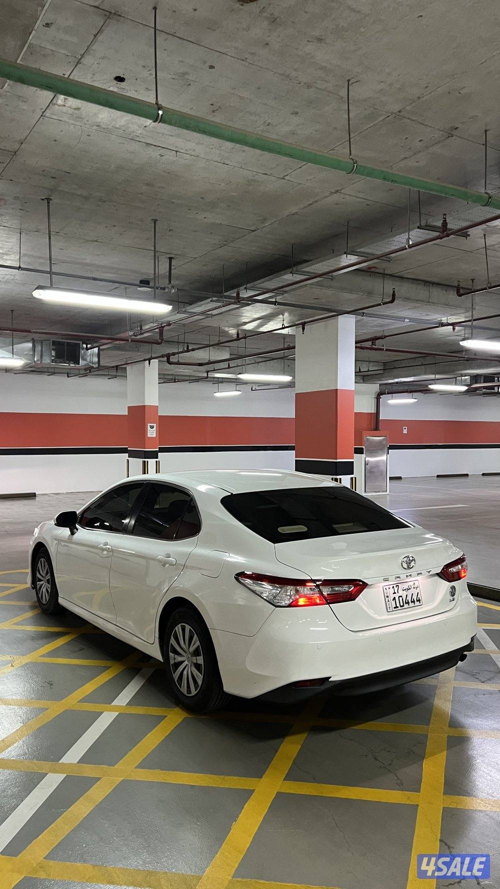 للبيع كامري 2020 شاصي جـيـد فحص مرفق0