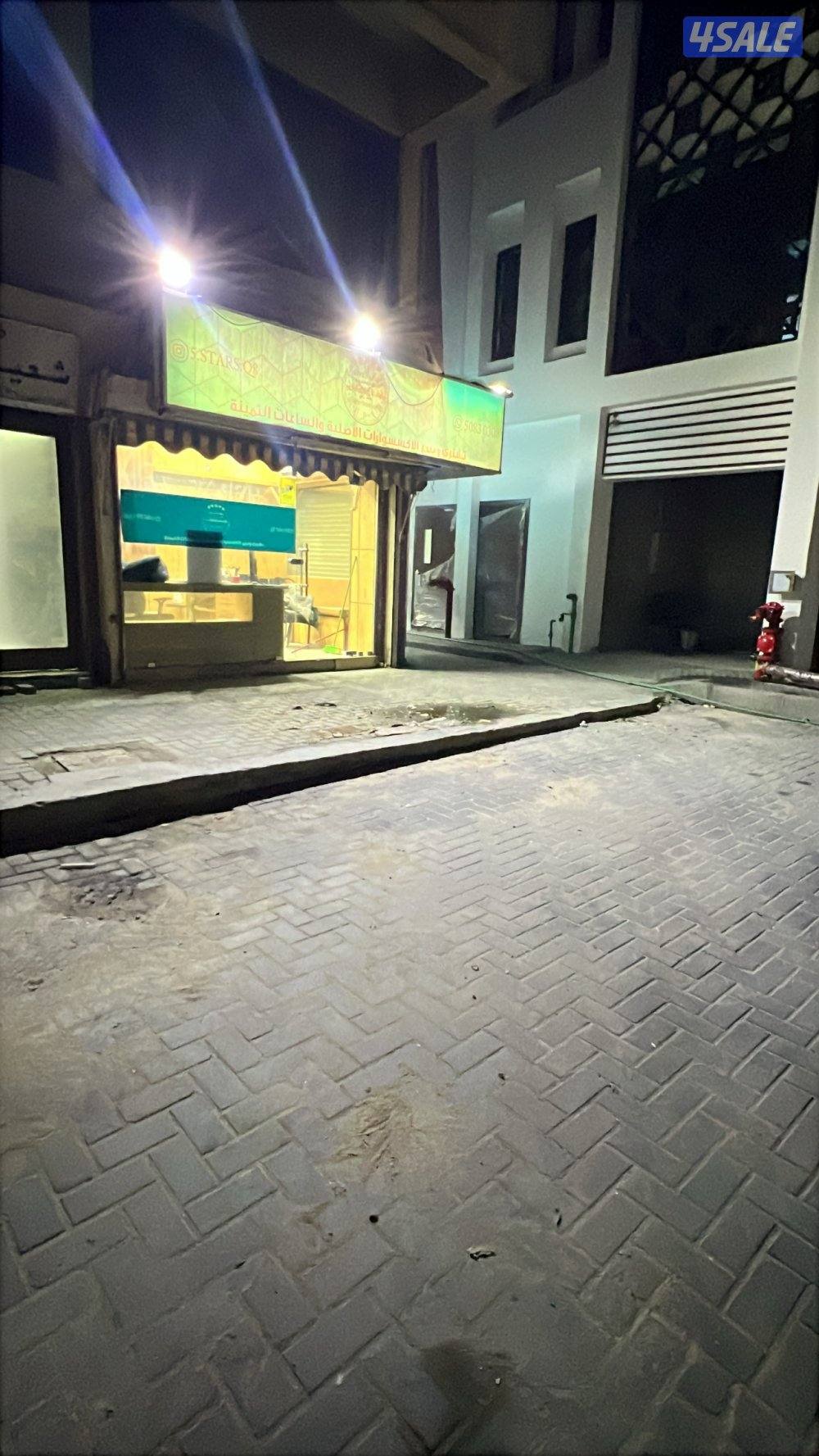 محل في موقع مميز في سوق المباركية0