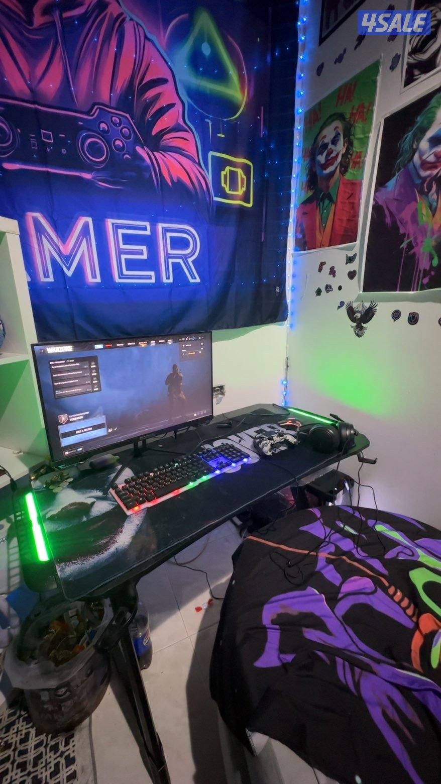 جهاز بيسيي معاه شاشه وحده وماوس وطاوله وفرشه الطاوله1