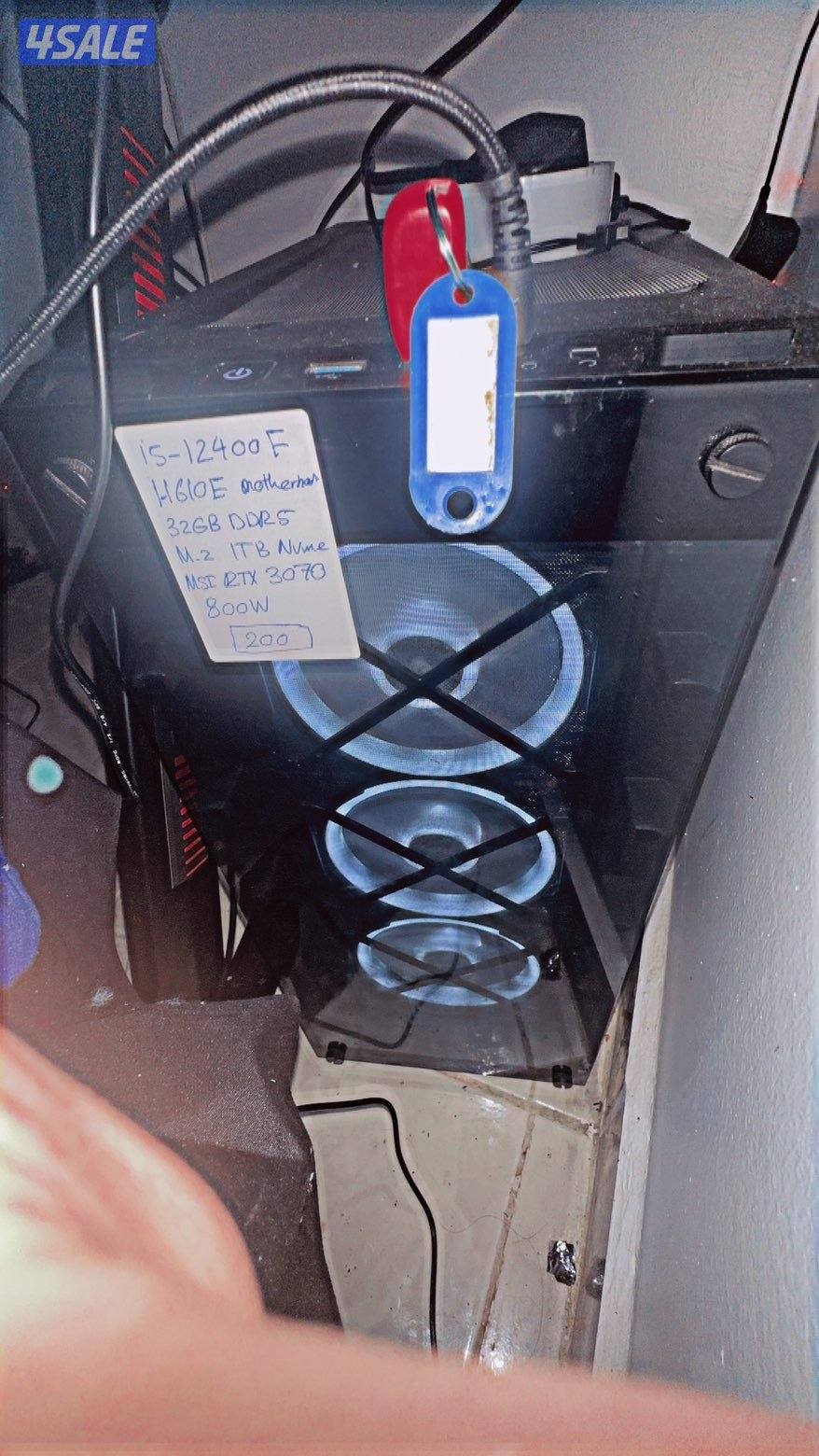 جهاز بيسيي معاه شاشه وحده وماوس وطاوله وفرشه الطاوله2