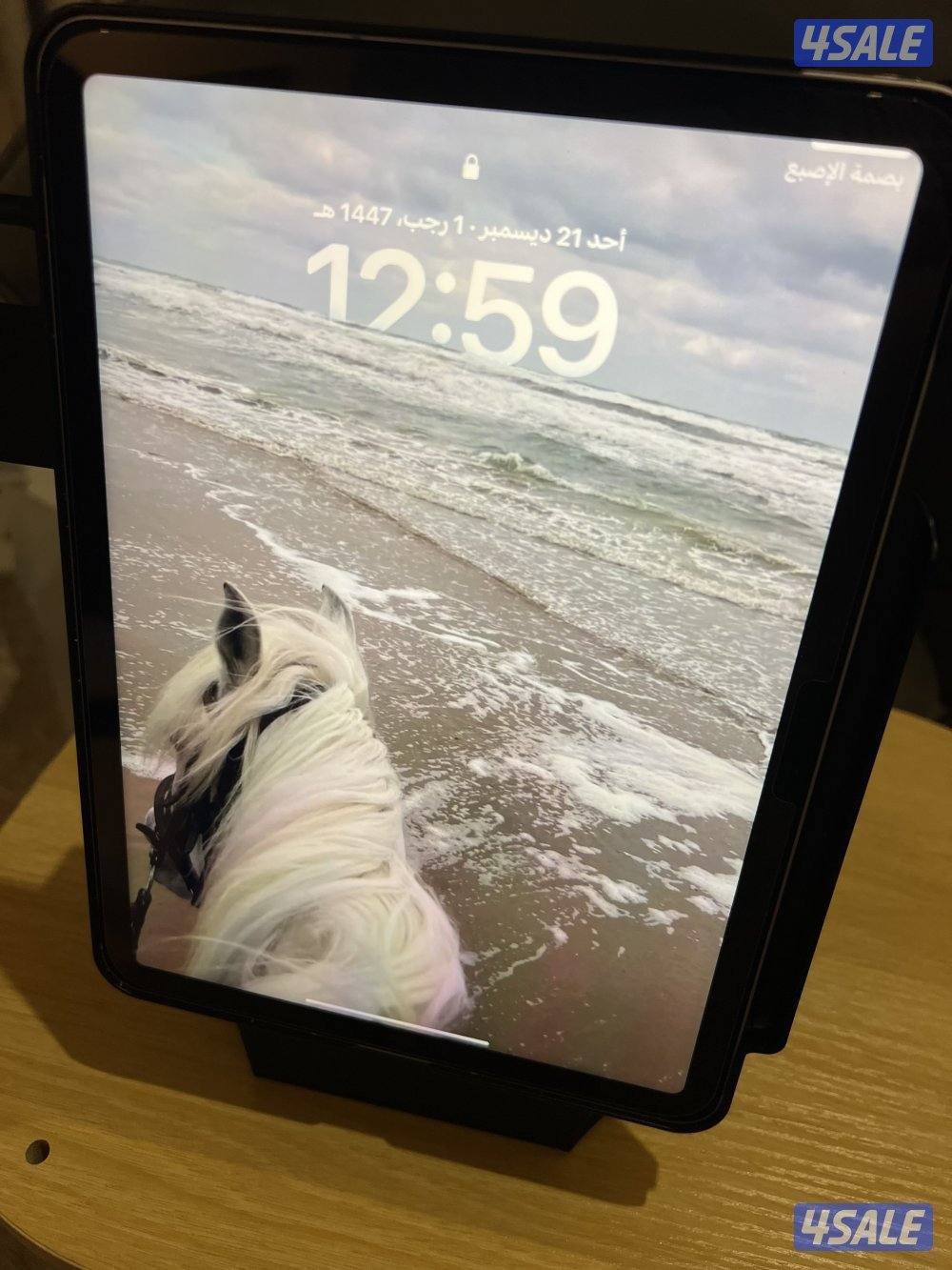 ايياد اير ام2 128 قيقا لون بنفسجي+ قلم برو ايباد + كفر براند يونيك+حما1