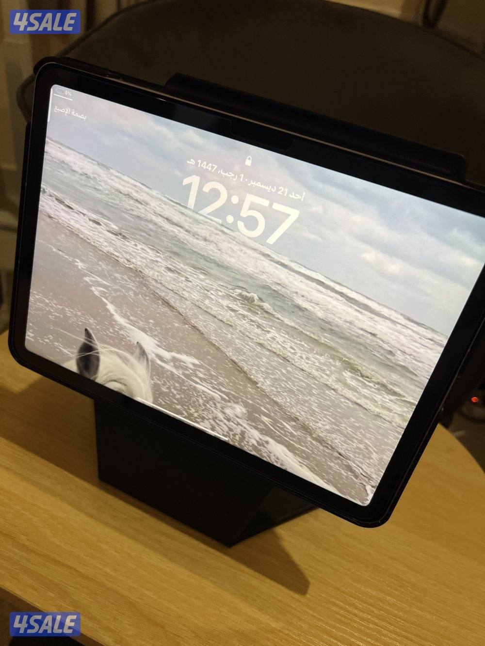 ايياد اير ام2 128 قيقا لون بنفسجي+ قلم برو ايباد + كفر براند يونيك+حما3