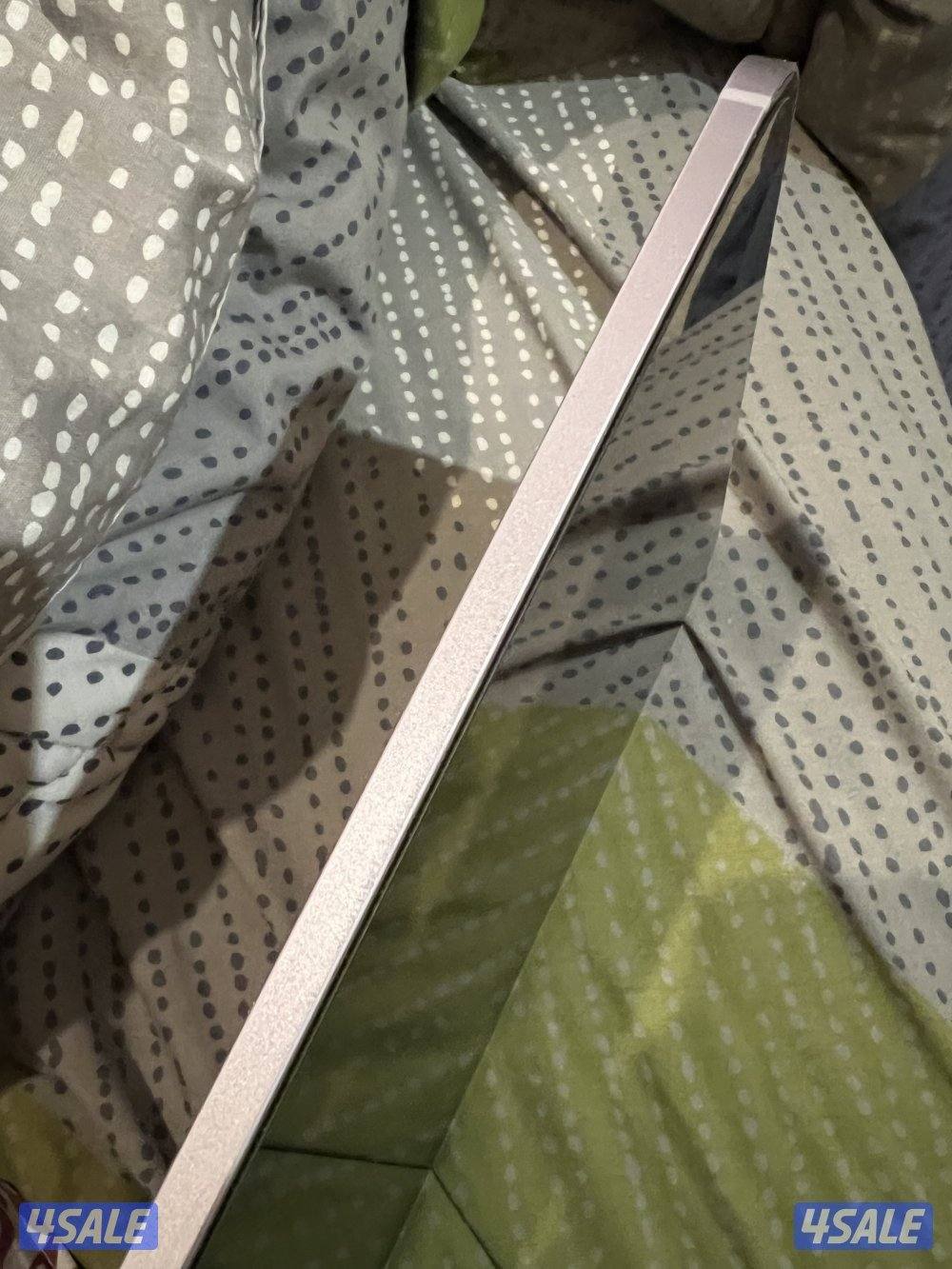 ايياد اير ام2 128 قيقا لون بنفسجي+ قلم برو ايباد + كفر براند يونيك+حما7