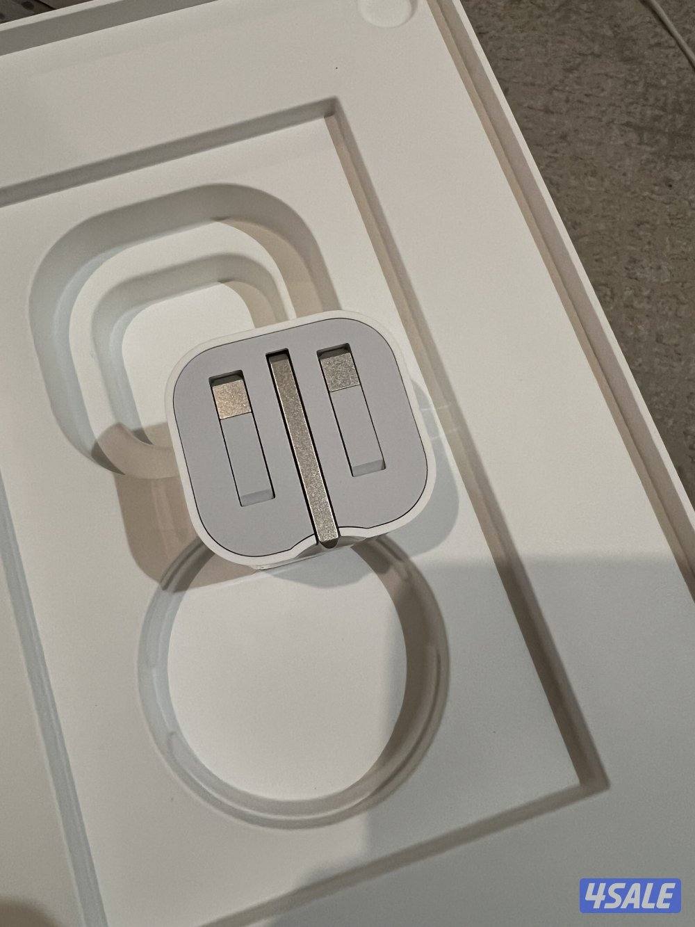 ايياد اير ام2 128 قيقا لون بنفسجي+ قلم برو ايباد + كفر براند يونيك+حما8