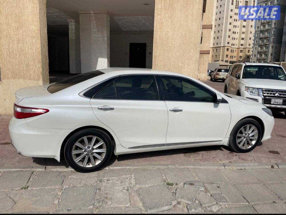 كامري ٢٠١٧ كامل المواصفات ماعدا الفتحة15