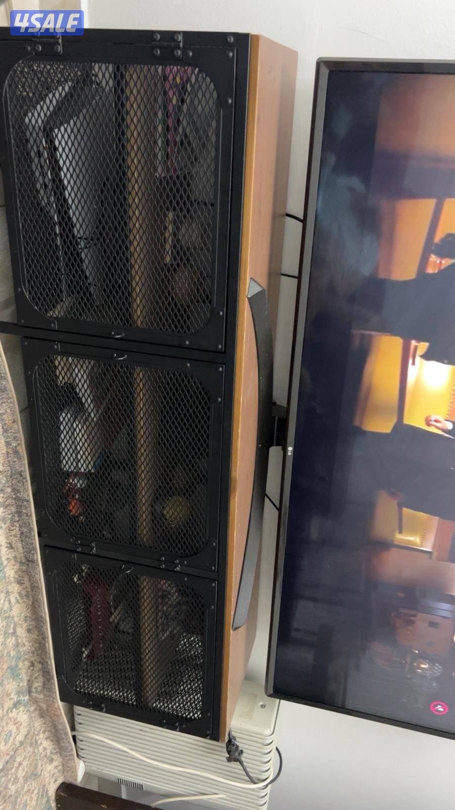 طاولات تلفزيون ووسط وقهوه بحالة ممتازة0