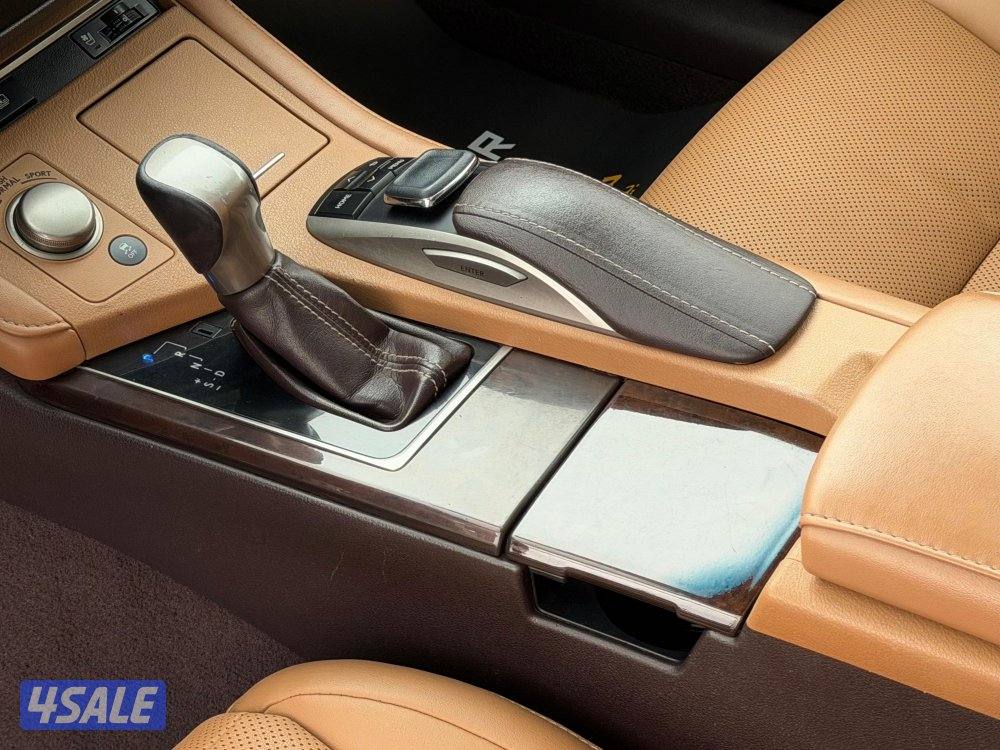 للبيع لكزس ES350 موديل 2018 وارد الساير11