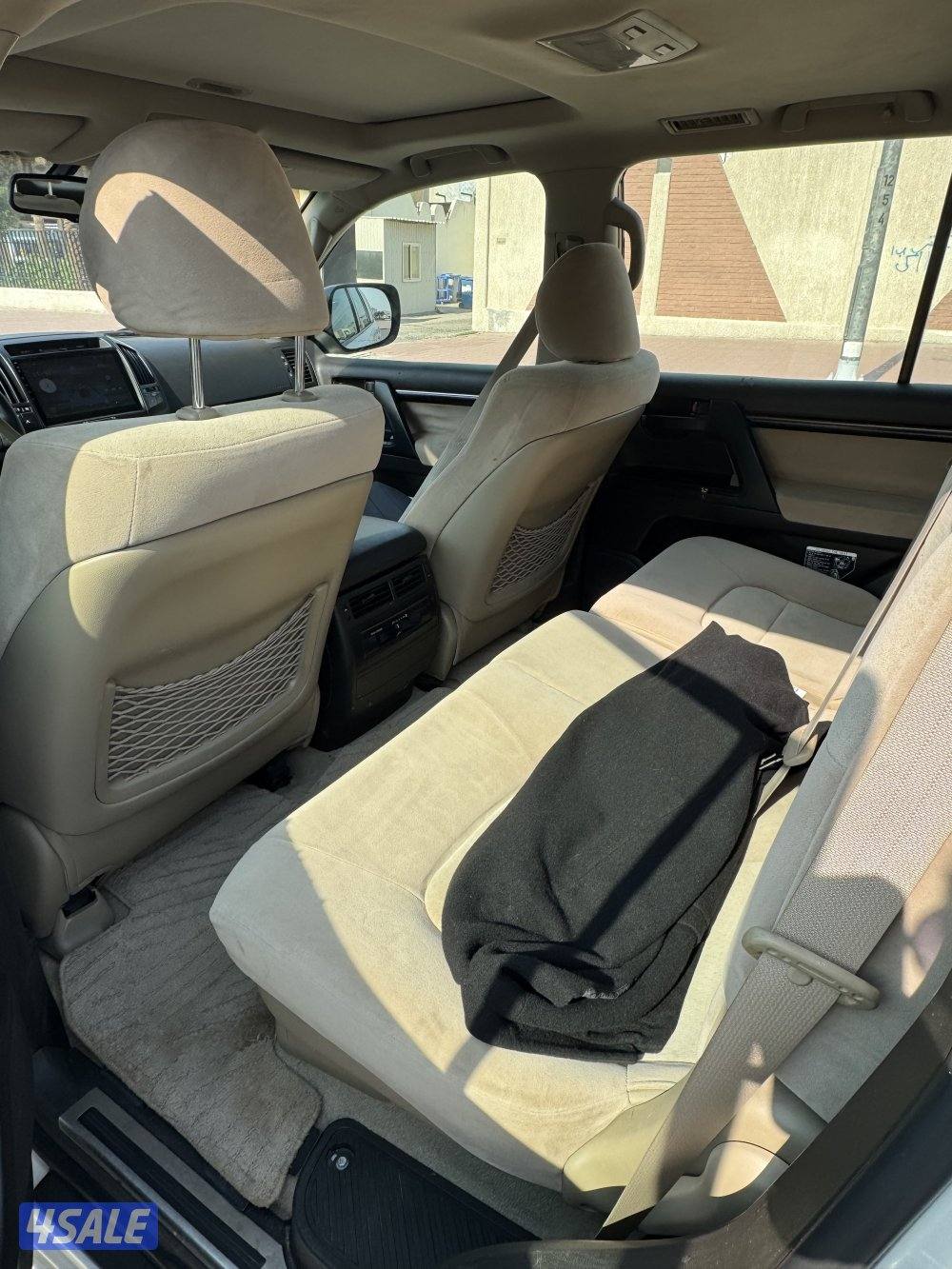 لاندكروزر 2011 بحالة الوكالة4