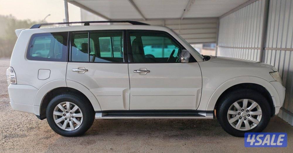 توصيل داخل المنطقة العاشرة مدارس معاهد جامعات يوجد سيارة جيب باجيرو1