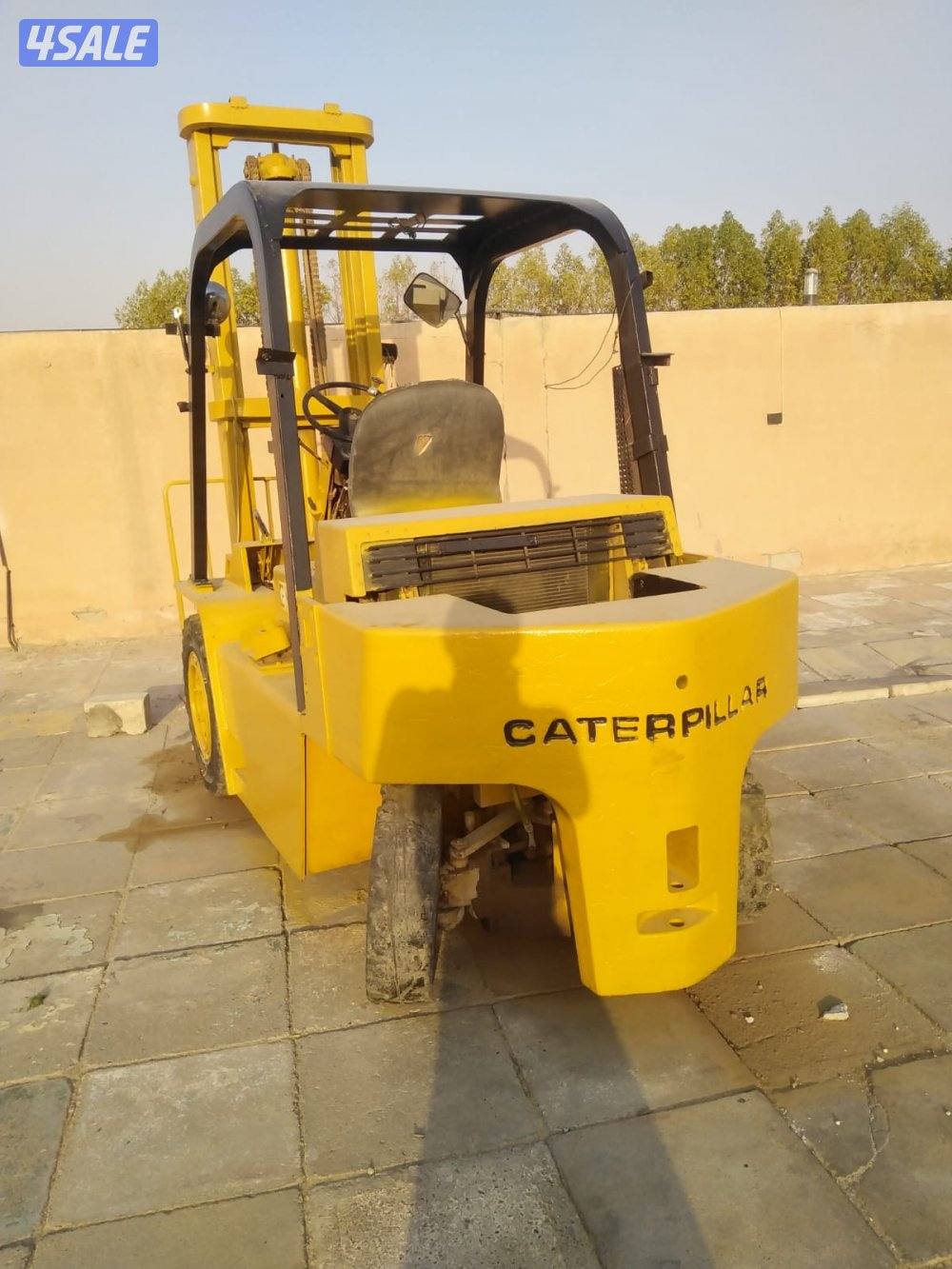 للبيع رافعه فور كلفت 5 طن  نوعها كتربلر5