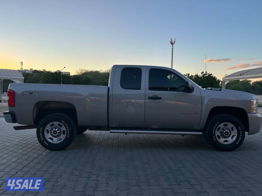 للبيع وانيت سلفرادو ٢٠٠٩ HD5