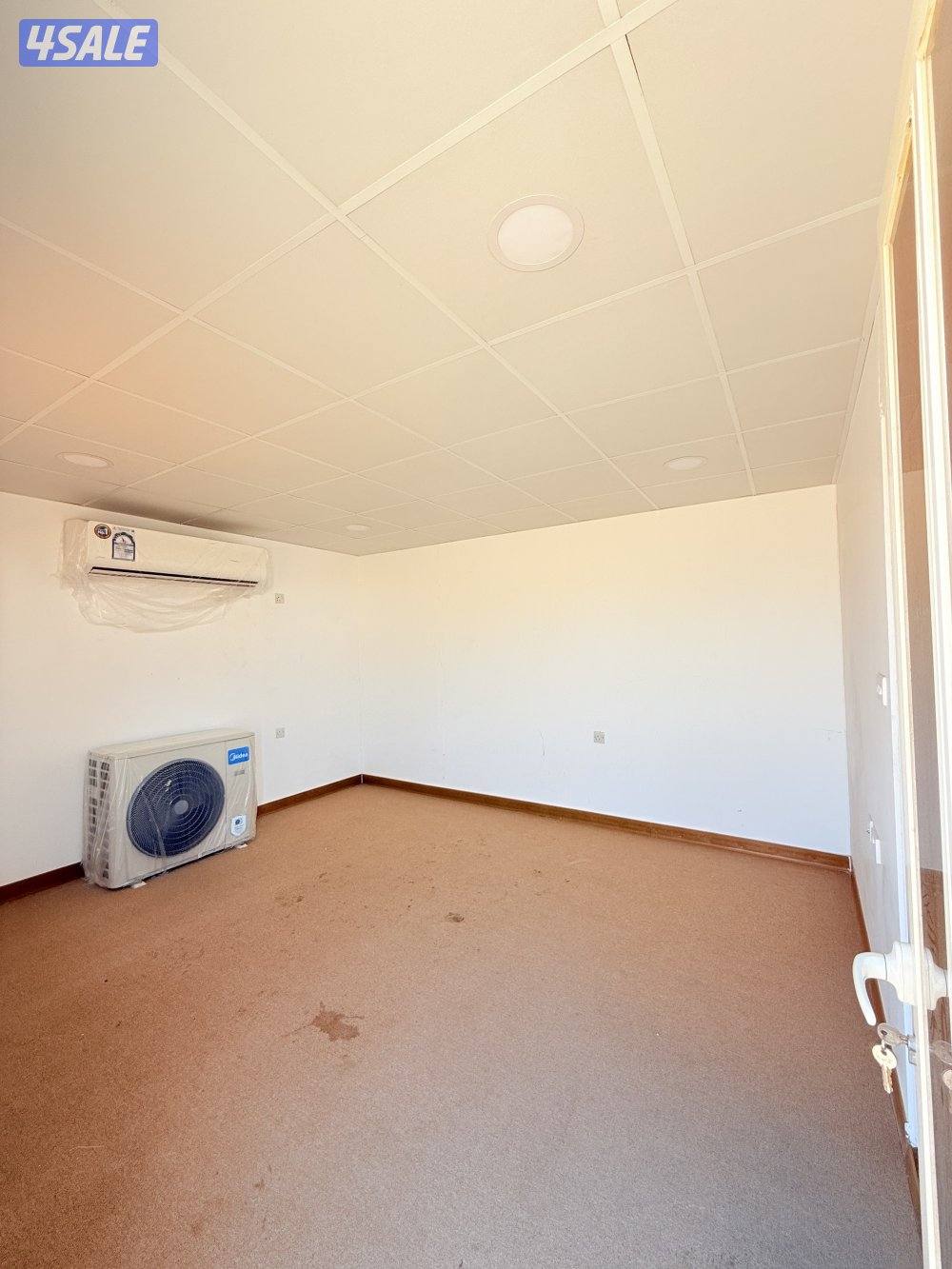 للبيع شاليه ٤/٦ غرفه وحمام ومطبخ مستخدم شهر7