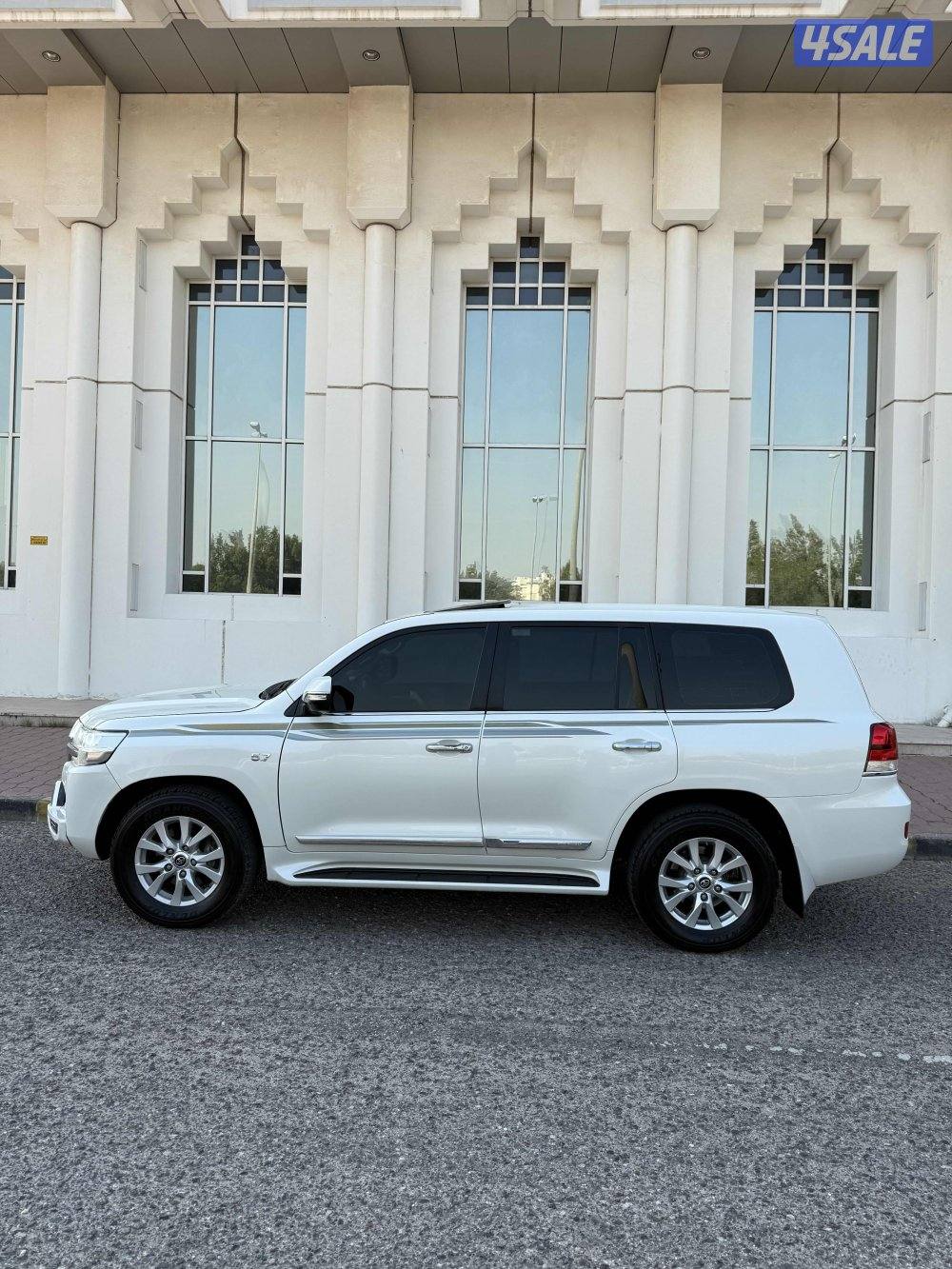 لاندكروزر 2018 VXR 5.7 .1