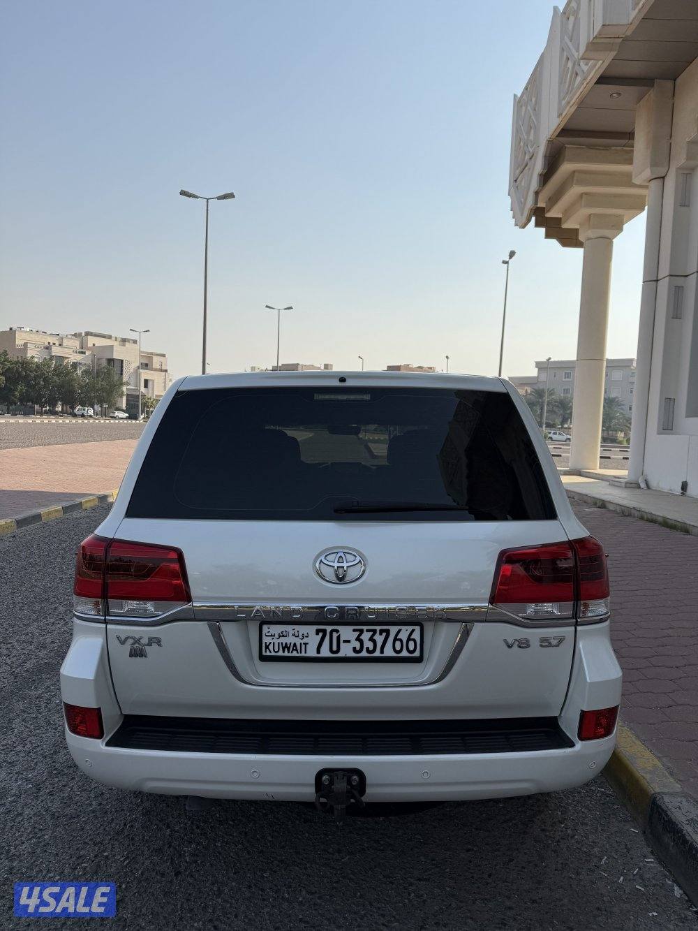 لاندكروزر 2018 VXR 5.7 .3