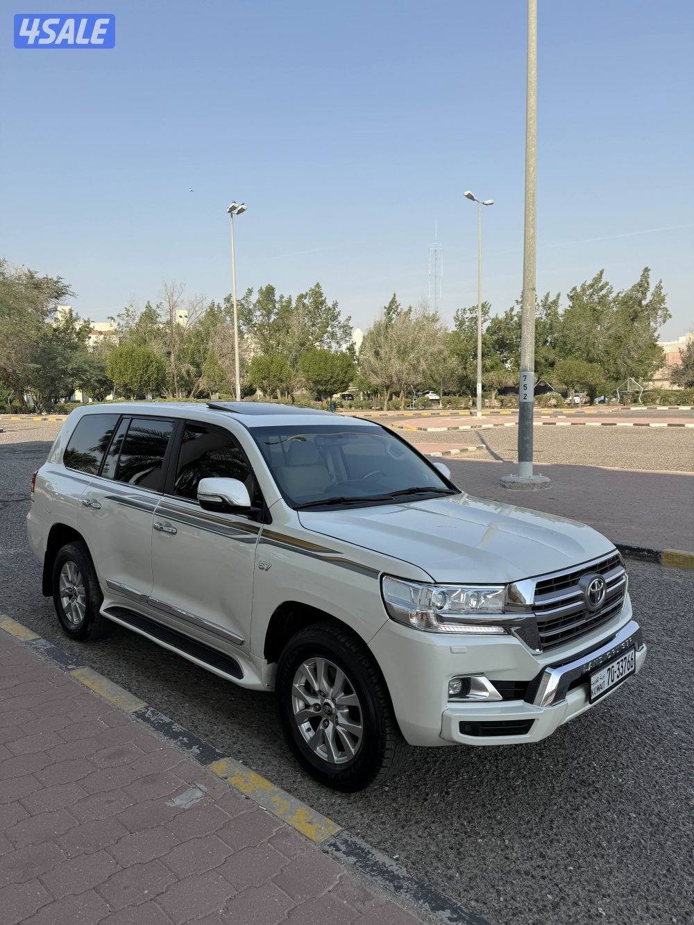 لاندكروزر 2018 VXR 5.7 .5
