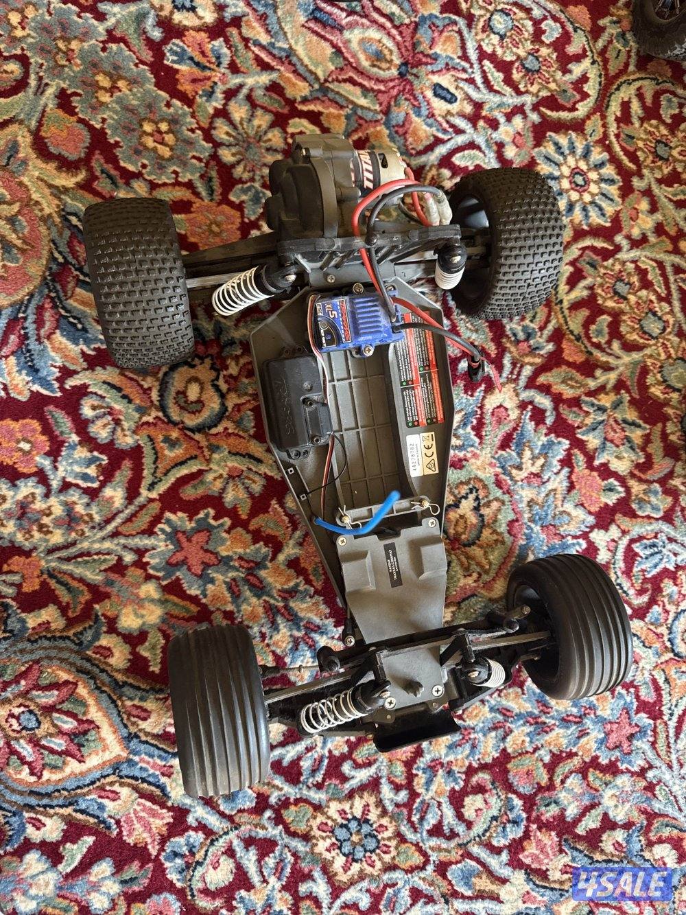 سيارة traxis rustler0