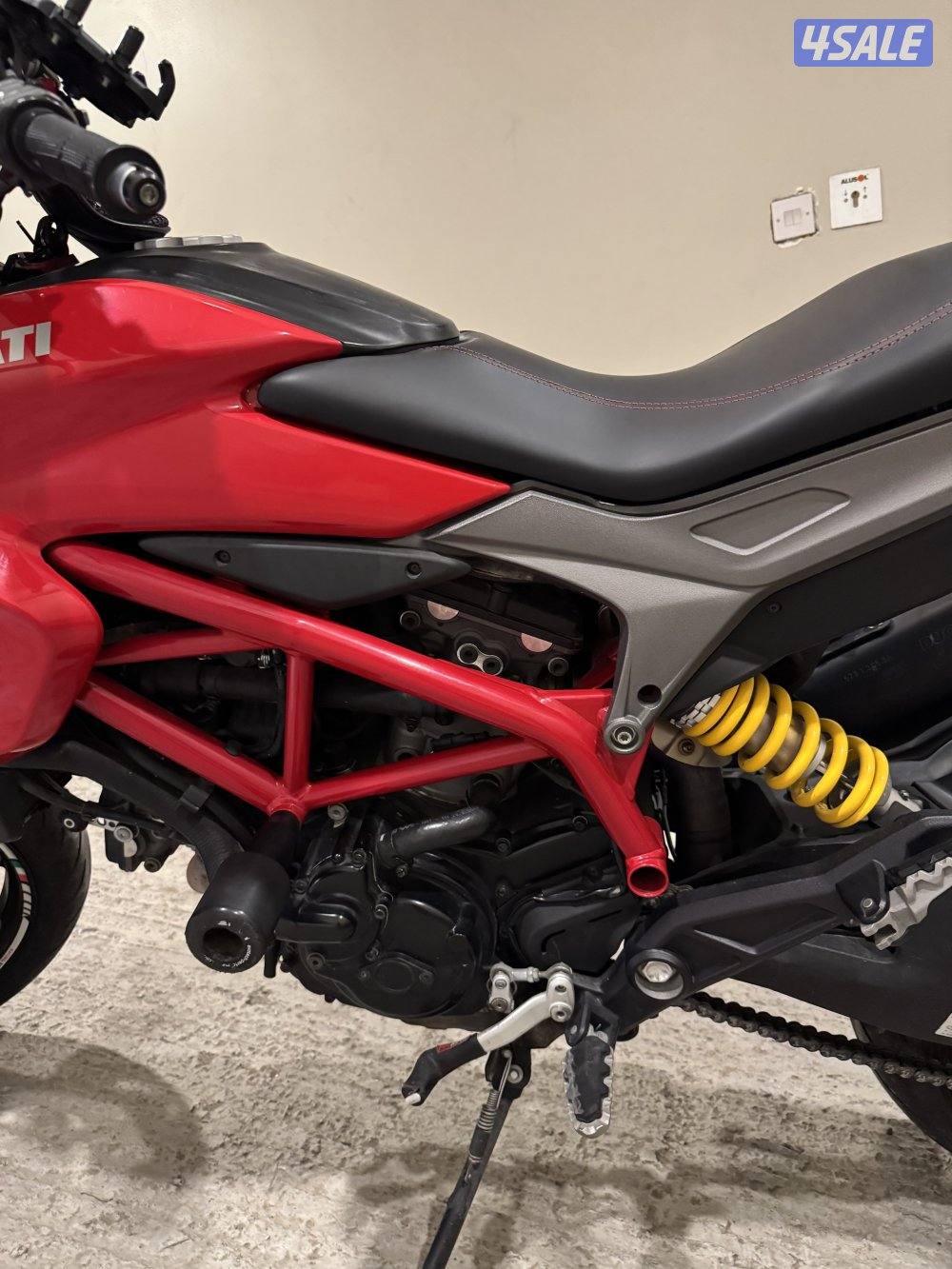 Ducati - Hypermature 8213