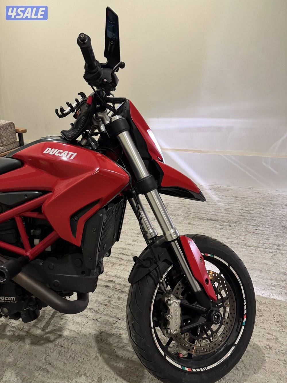 Ducati - Hypermature 8215