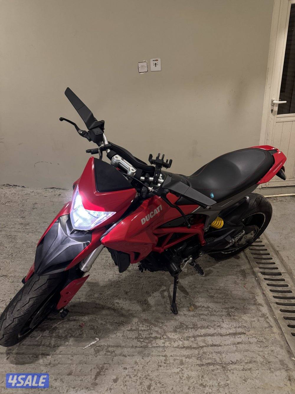 Ducati - Hypermature 8218