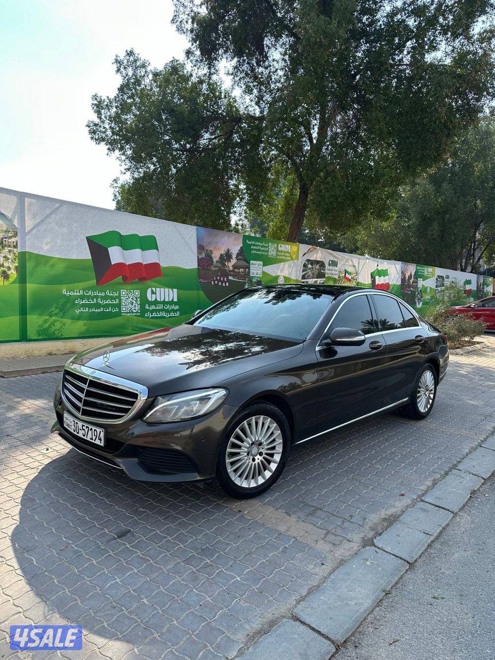 للبيع مرسيدس C200 موديل 2015 وارد البشر صبغ الوكالة ماعدا ثلاث قطع0