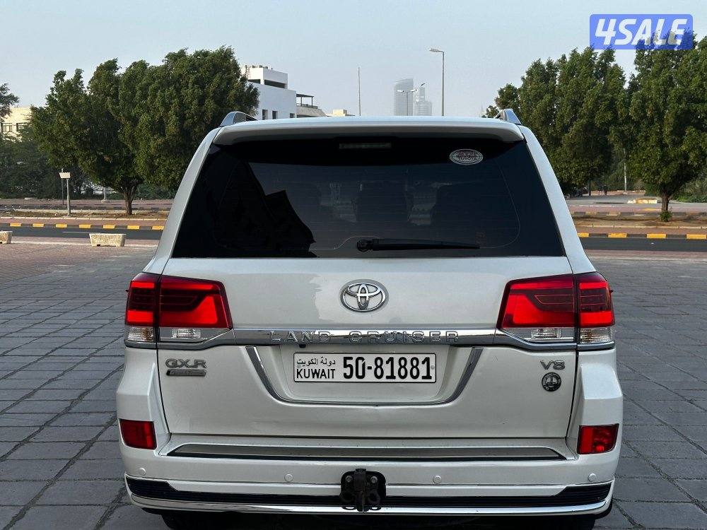 لاندكروز 2021 GXR 8 سلندر3