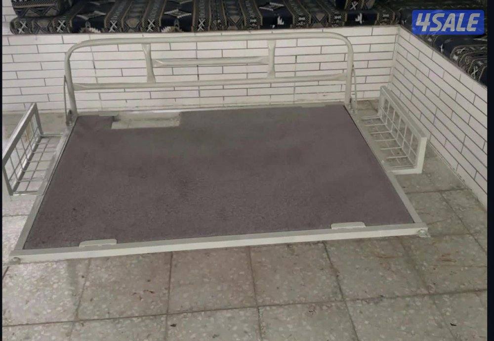 للبيع رف بحالة ممتازه لسفاري1