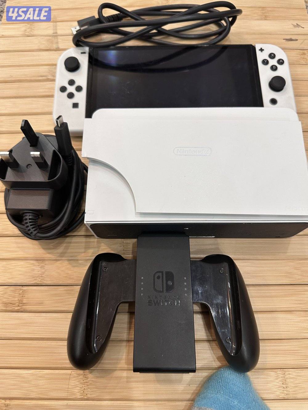 نيتيندو سويتش 1 الاولد مع لعبه ماريو نظيفة مع كامل أغراضها وجنطه حماية4