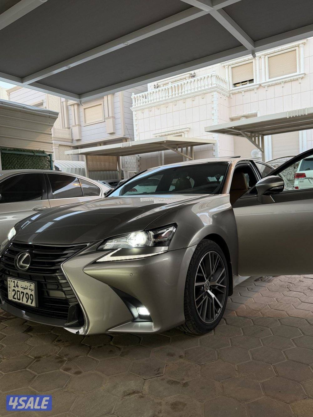 للبيع لكزس مالك اول ممشى قليل0