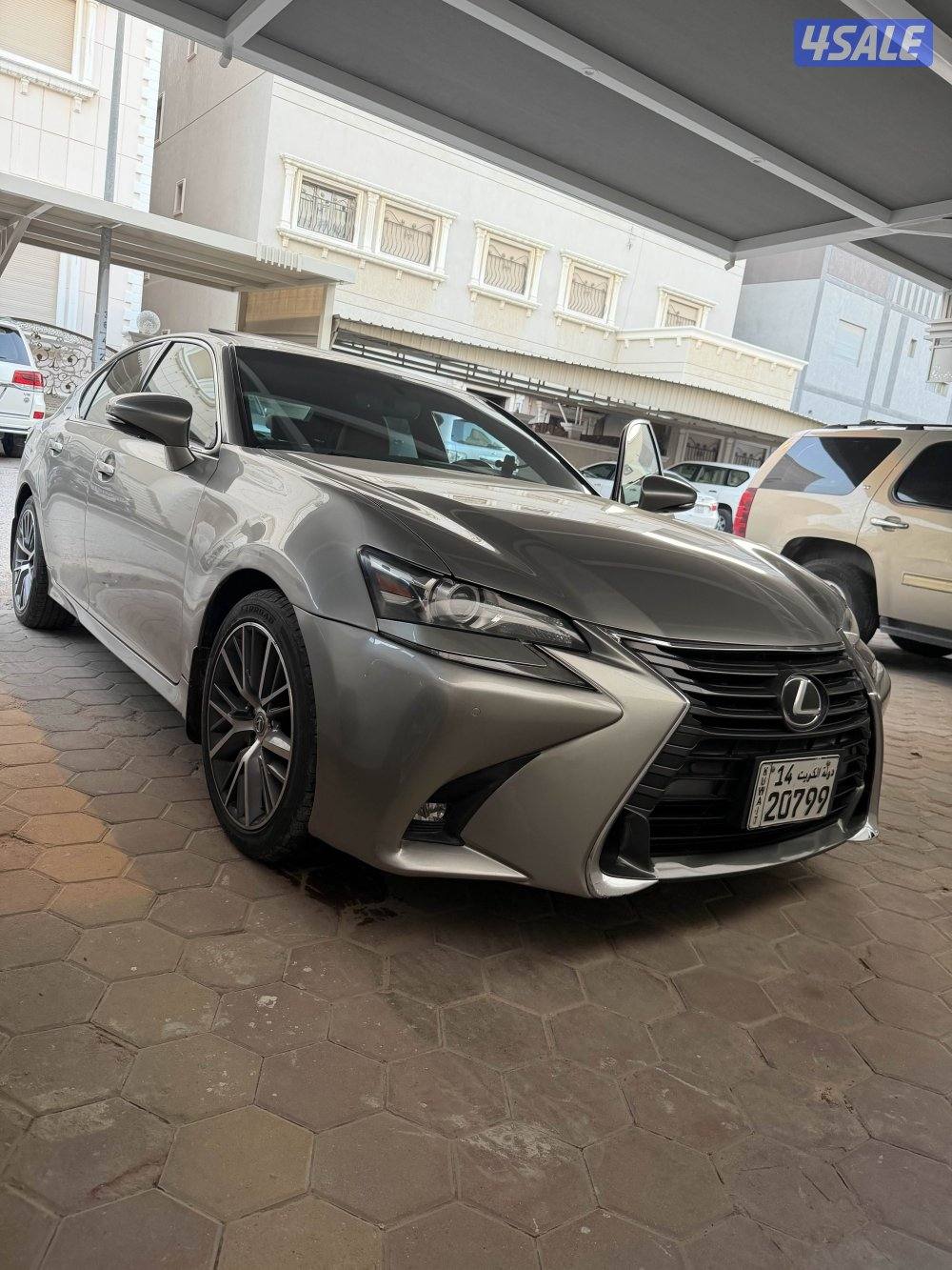 للبيع لكزس مالك اول ممشى قليل2