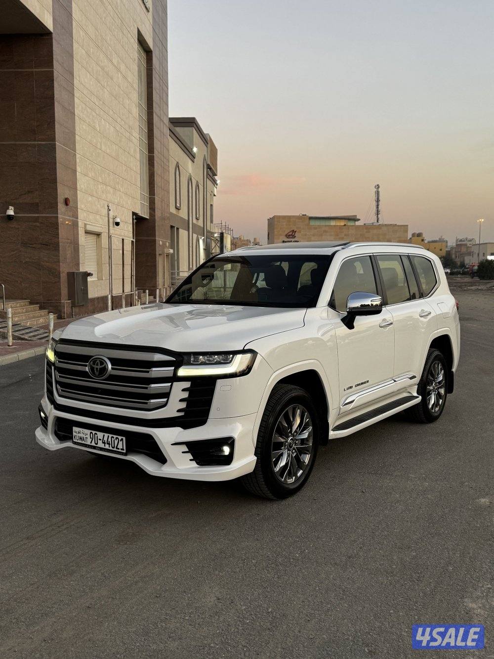 لاندكروزر VXR 2022 صبغ الوكاله ماشي 58 الدرجه الاولى شرط الفحص0