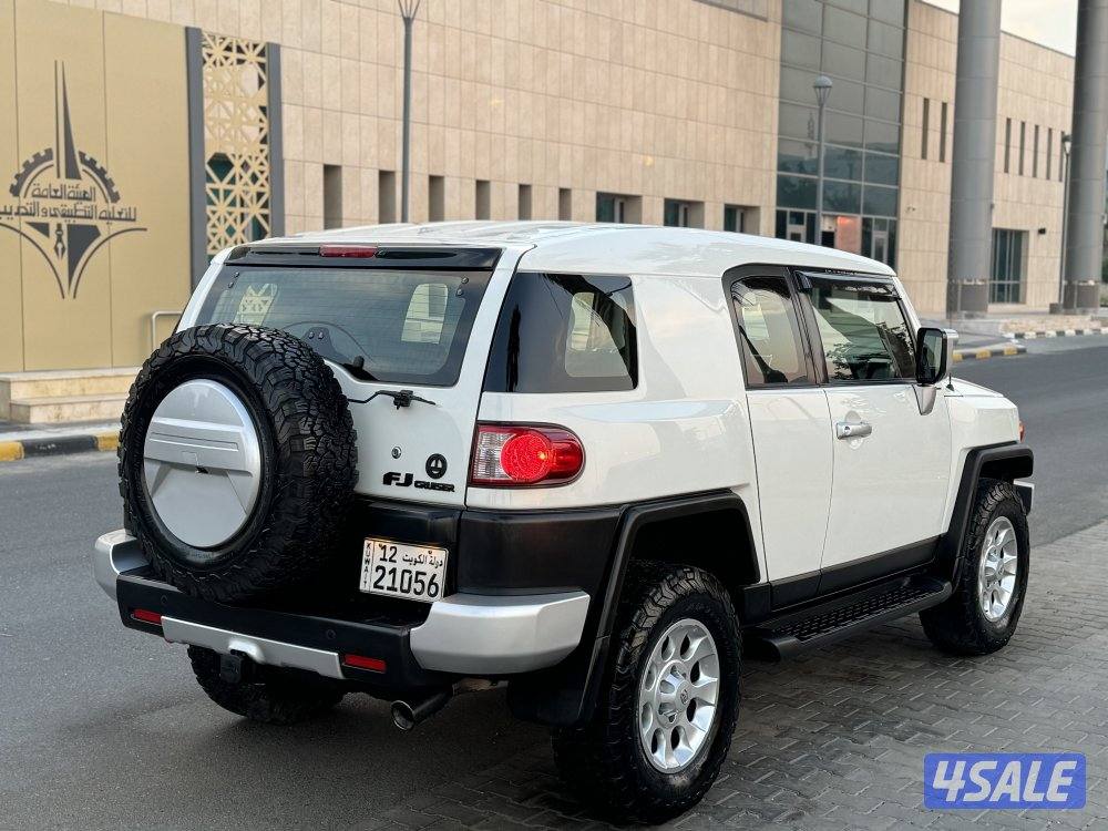 تويوتا FJ موديل 2013 الدرجه الاولى بحاله الوكاله3