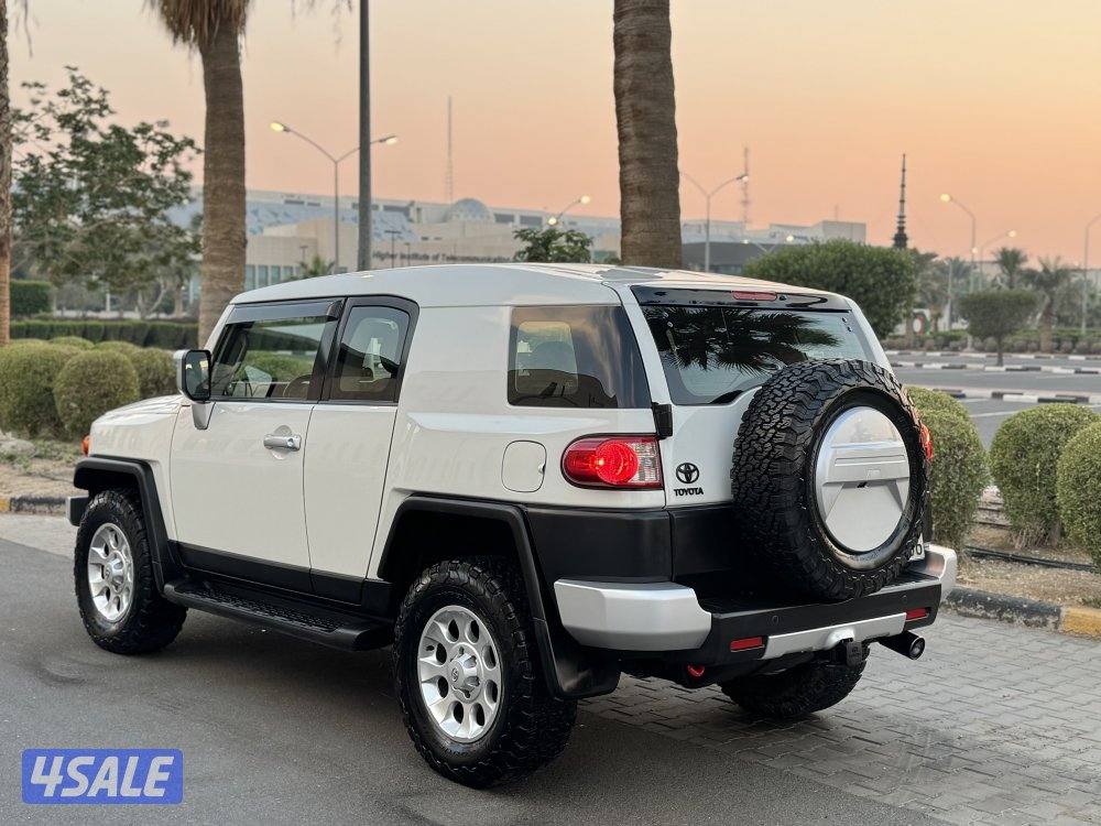 تويوتا FJ موديل 2013 الدرجه الاولى بحاله الوكاله4