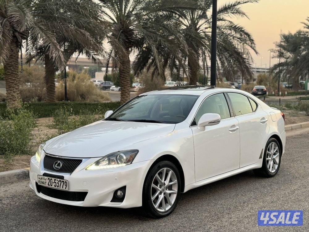 لكزس IS300 موديل 2012 بحاله ممتازه جدا0