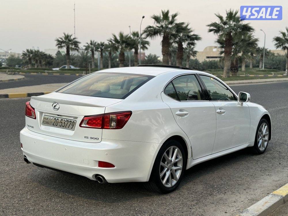 لكزس IS300 موديل 2012 بحاله ممتازه جدا3