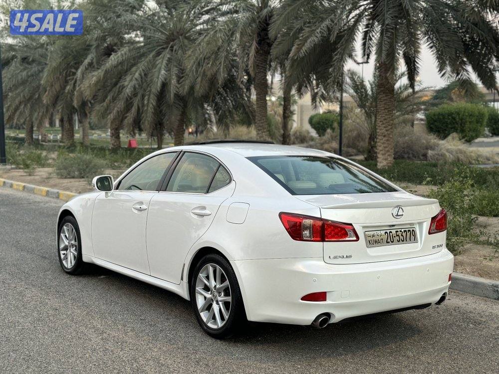 لكزس IS300 موديل 2012 بحاله ممتازه جدا4