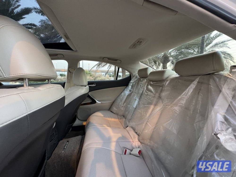 لكزس IS300 موديل 2012 بحاله ممتازه جدا6