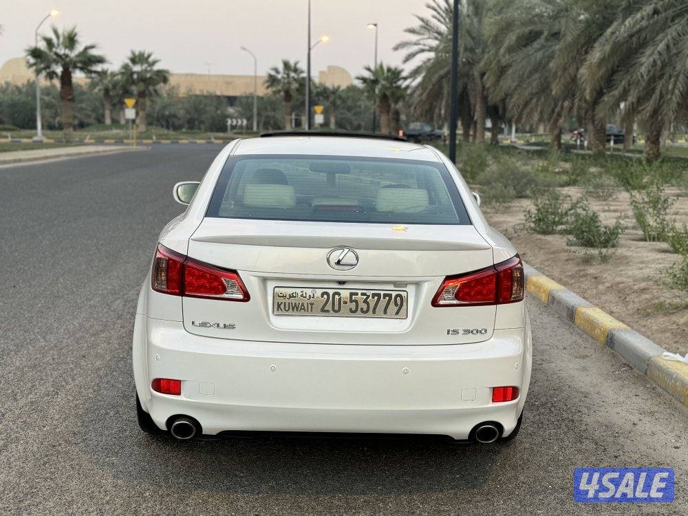 لكزس IS300 موديل 2012 بحاله ممتازه جدا7
