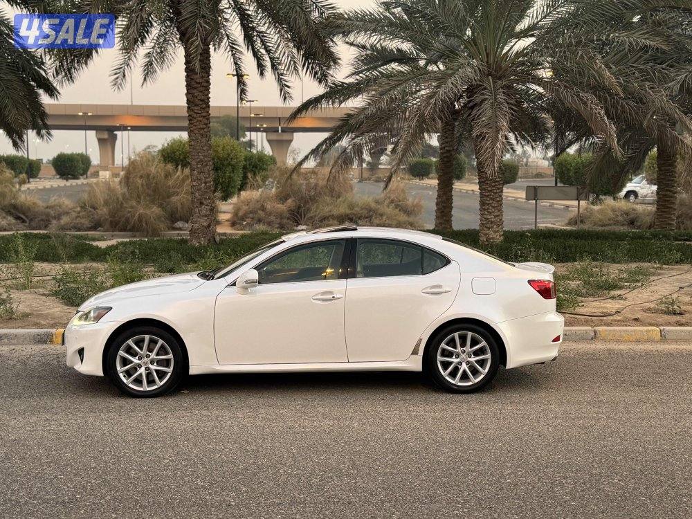 لكزس IS300 موديل 2012 بحاله ممتازه جدا8